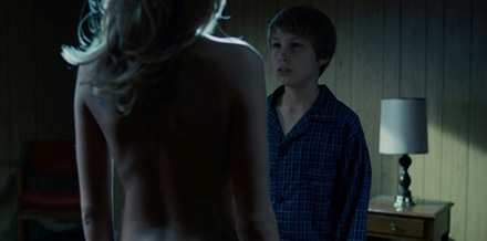 Child gropes an adult naked woman who sleepwalks (INSC0346)
