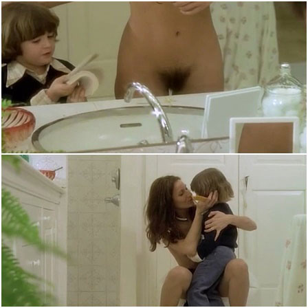 Mother doesn't hide her nakedness in front of her son