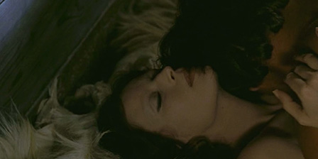 Mother hanged after learning that her son - her lover