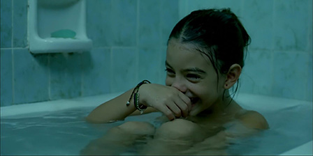 Father Daughter bath together 1